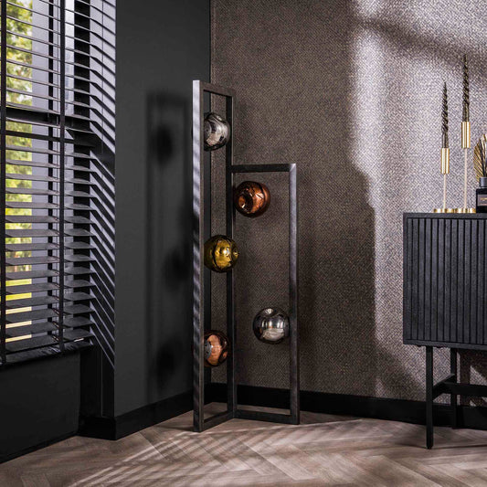 Moderne Stehlampe Stellar 2 von lefurn.de mit schlichtem Design und stabilem Standfuß, ideal für Wohnzimmer oder Schlafzimmer.