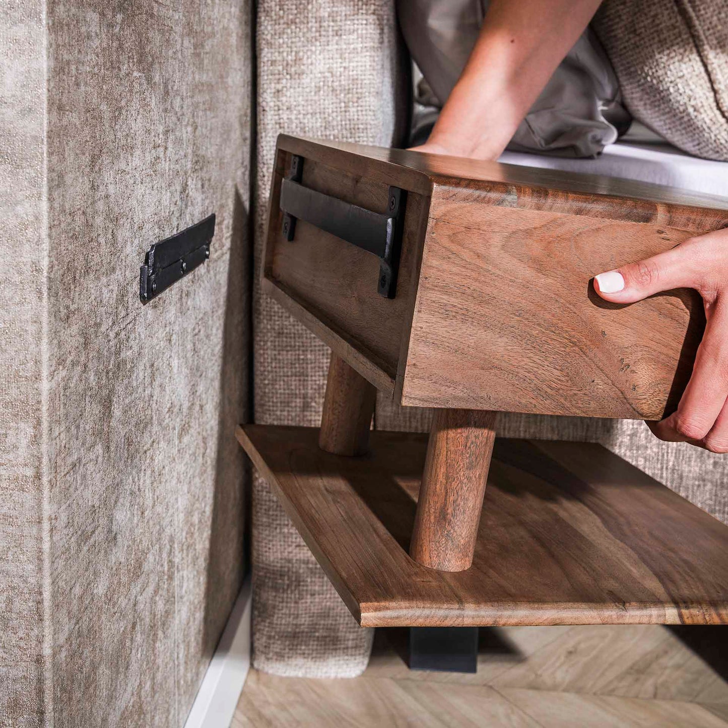 Nachtschrank Carve Shelve 1L