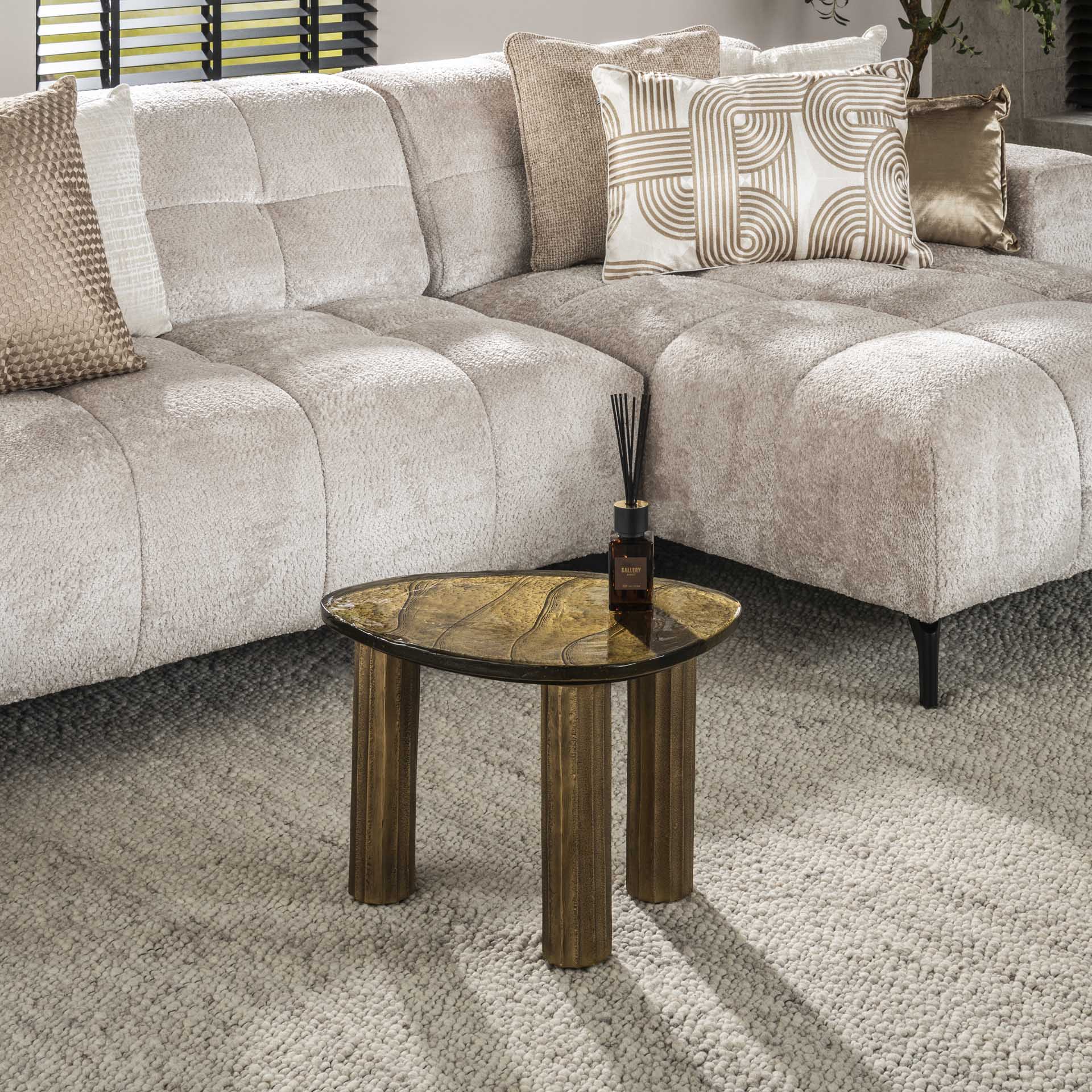 Moderner Couchtisch Eclipse 1 S von lefurn.de mit glatter Oberfläche und eleganten Beinen, ideal für das Wohnzimmer.