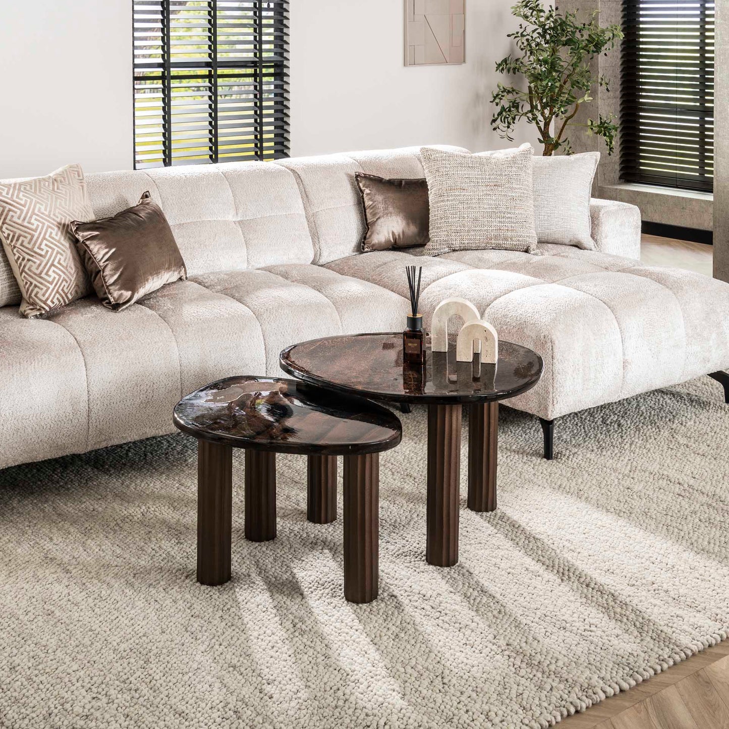 Moderner Couchtisch Eclipse 1 L aus Holz mit schwarzem Metallgestell, leuchtende Oberfläche, modernem Design, von lefurn.de