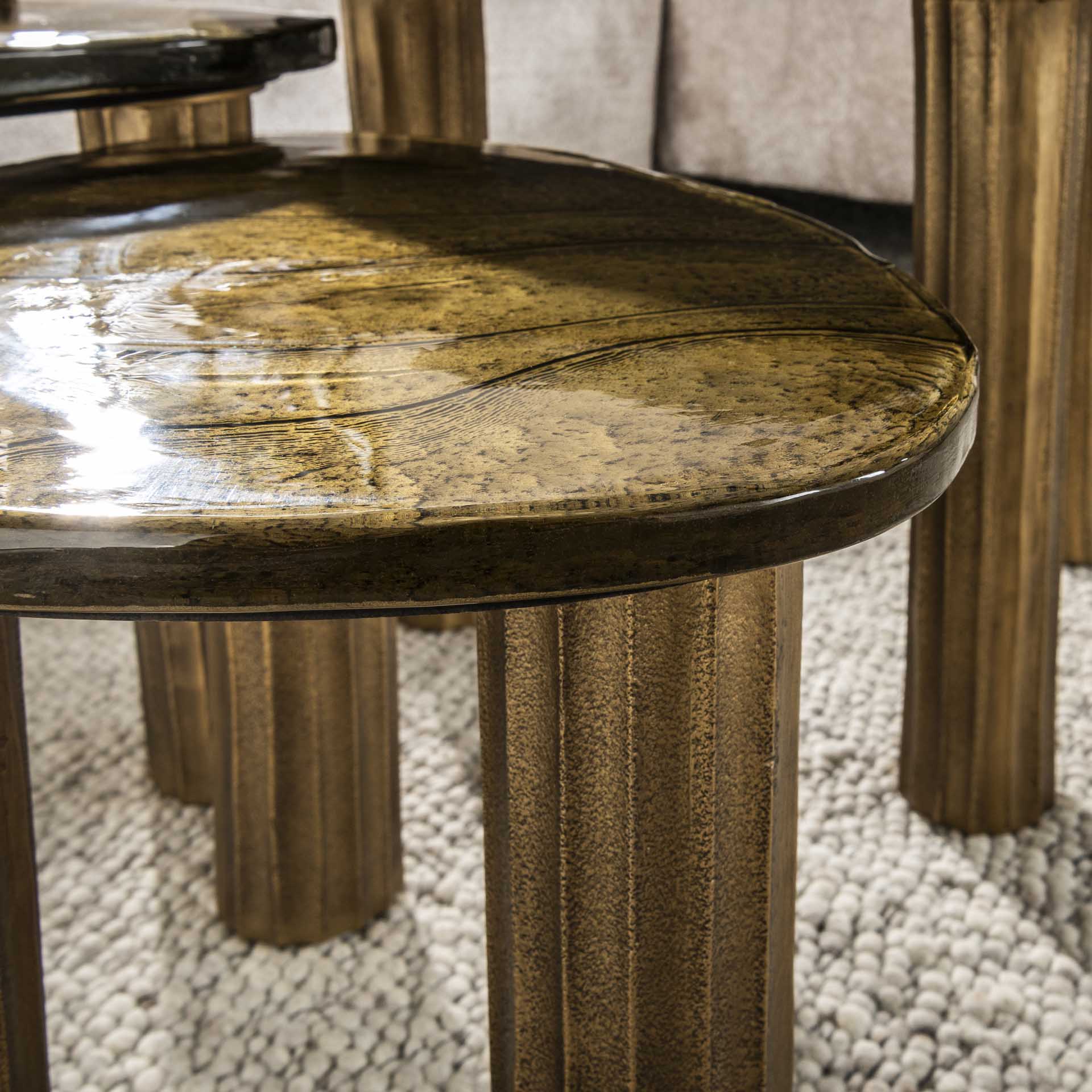 Moderner Couchtisch Eclipse 1 L von lefurn.de mit glatter Oberfläche und eleganten Design für das Wohnzimmer.