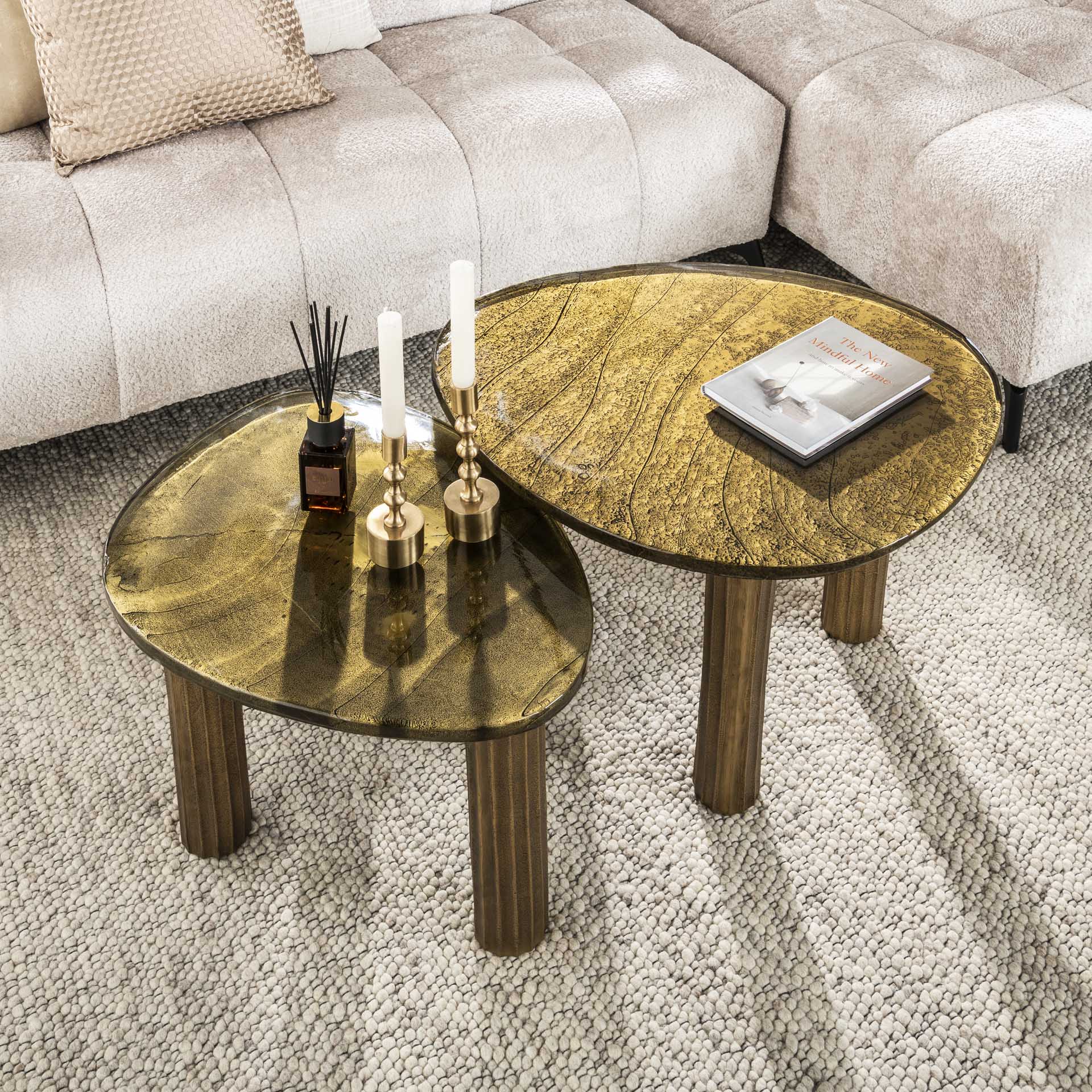 Moderner Couchtisch Eclipse 1 L von lefurn.de aus Holz mit glatter Oberfläche und eleganten Design.
