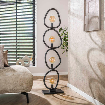 Moderne Stehlampe Pebble von lefurn.de mit eleganter, geschwungener Form und warmem Licht in einem stilvollen Raum.