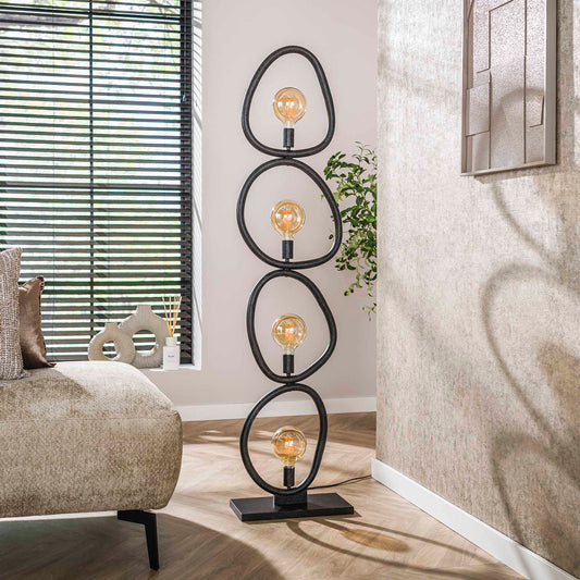 Moderne Stehlampe Pebble von lefurn.de mit eleganter, geschwungener Form und warmem Licht in einem stilvollen Raum.