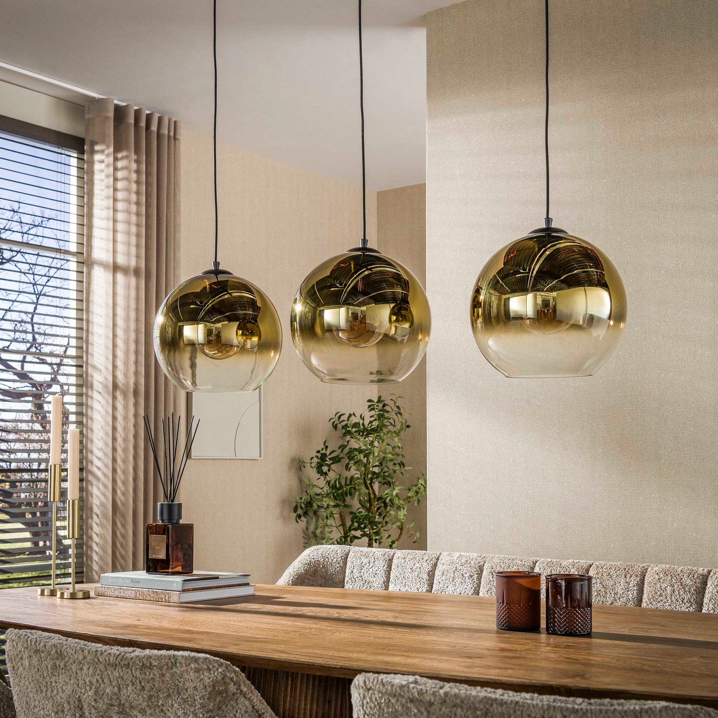 Goldene Hängelampe Bubble Shaded von lefurn.de mit transparenten Glaskugeln und modernem Design, perfekt für Wohnzimmer oder Essbereich