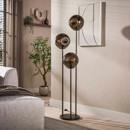 Helle Stehlampe Stellar Sienna 3L von lefurn.de mit eleganter Gestaltung und weißem Lampenschirm, ideal für Wohnzimmer.