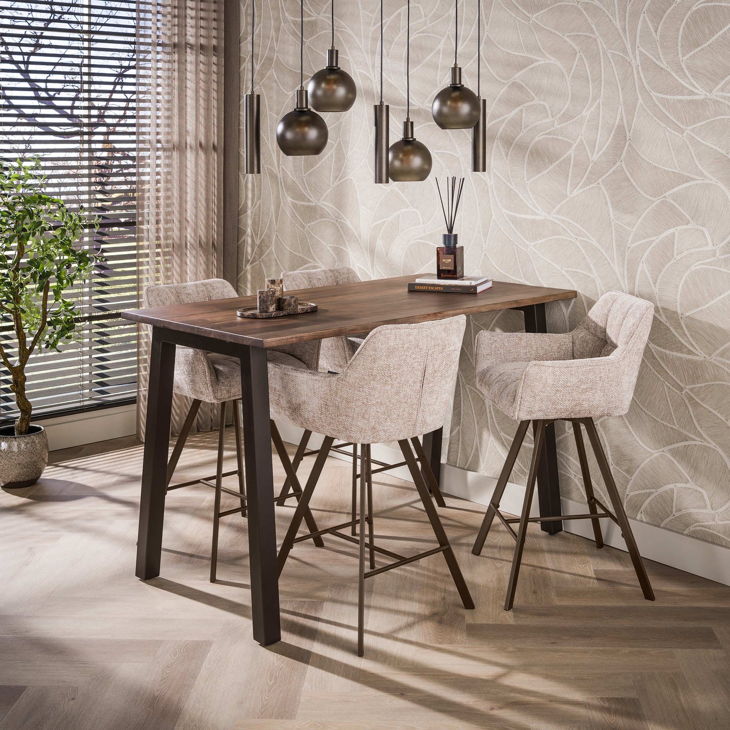 Hängelampe Sfero Tricolore 4+3 von lefurn.de mit bunten Glaslampen, moderne Beleuchtung für Esszimmer oder Wohnzimmer