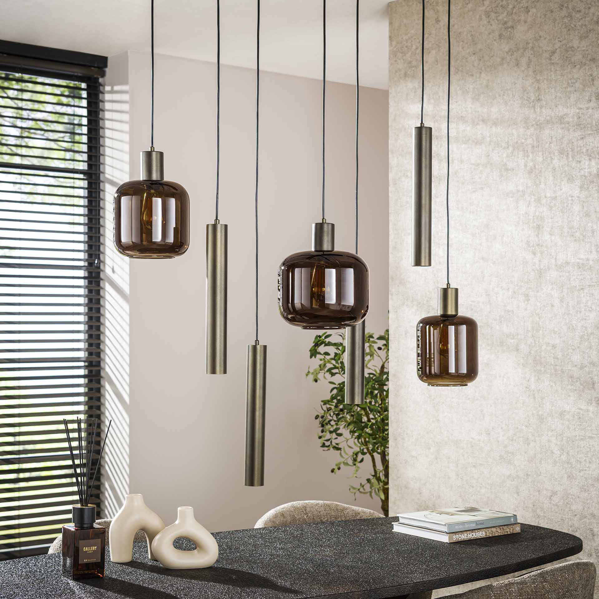 Hängelampe Bronza 4+3F von lefurn.de mit goldfarbenen Metalllampen und dekorativen Glaskugeln, moderne Beleuchtung für Wohnzimmer
