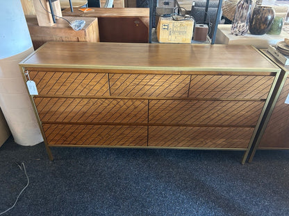 Sideboard Mace