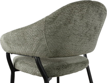 Moderner Logan Stuhl von lefurn.de mit schwarzem Sitz und Holzbeinen, stilvoll im Esszimmer platziert
