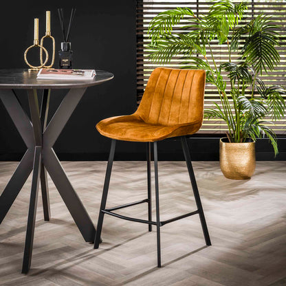 Grauer Barstuhl Brooke von lefurn.de mit Holzbeinen und gepolstertem Sitz für moderne Küchen- oder Barbereiche