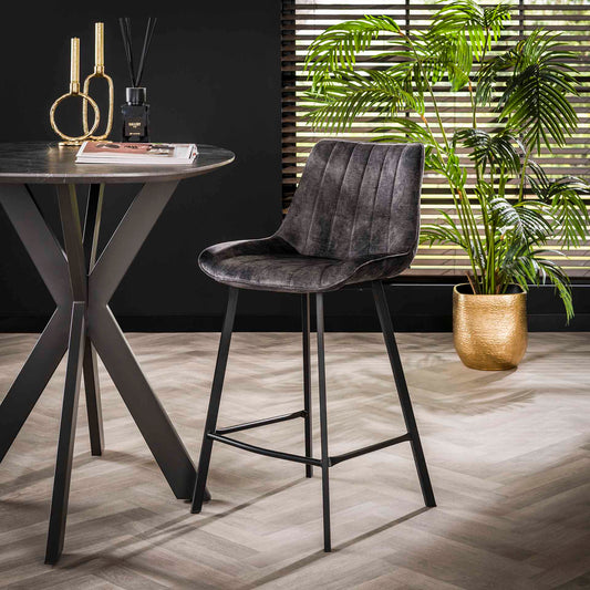 Grauer Barstuhl Brooke von lefurn.de mit Holzsitz und stabilen Metallbeinen, modernes Design für Küchen und Bars.