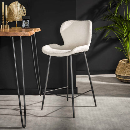 Grauer Barstuhl mit Rundrohrgestell aus Velvet von lefurn.de, modern und bequem für die Bar oder Küche.