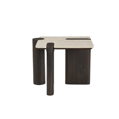 Beistelltisch Maeve von lefurn.de mit Holzoberfläche und schwarzem Metallgestell, ideal für Wohnzimmer oder Schlafzimmer.