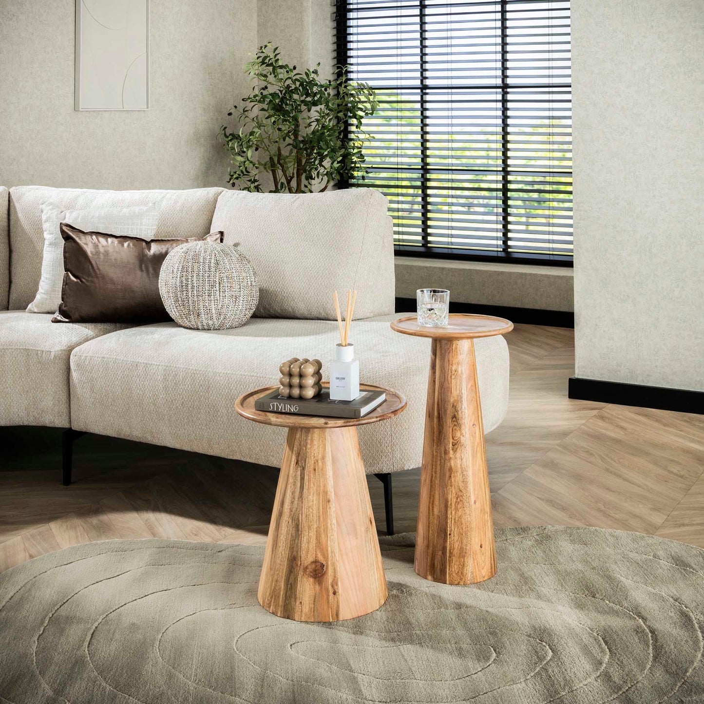 Kleines Beistelltisch-Set Cone von lefurn.de mit modernenTischen aus Holz.