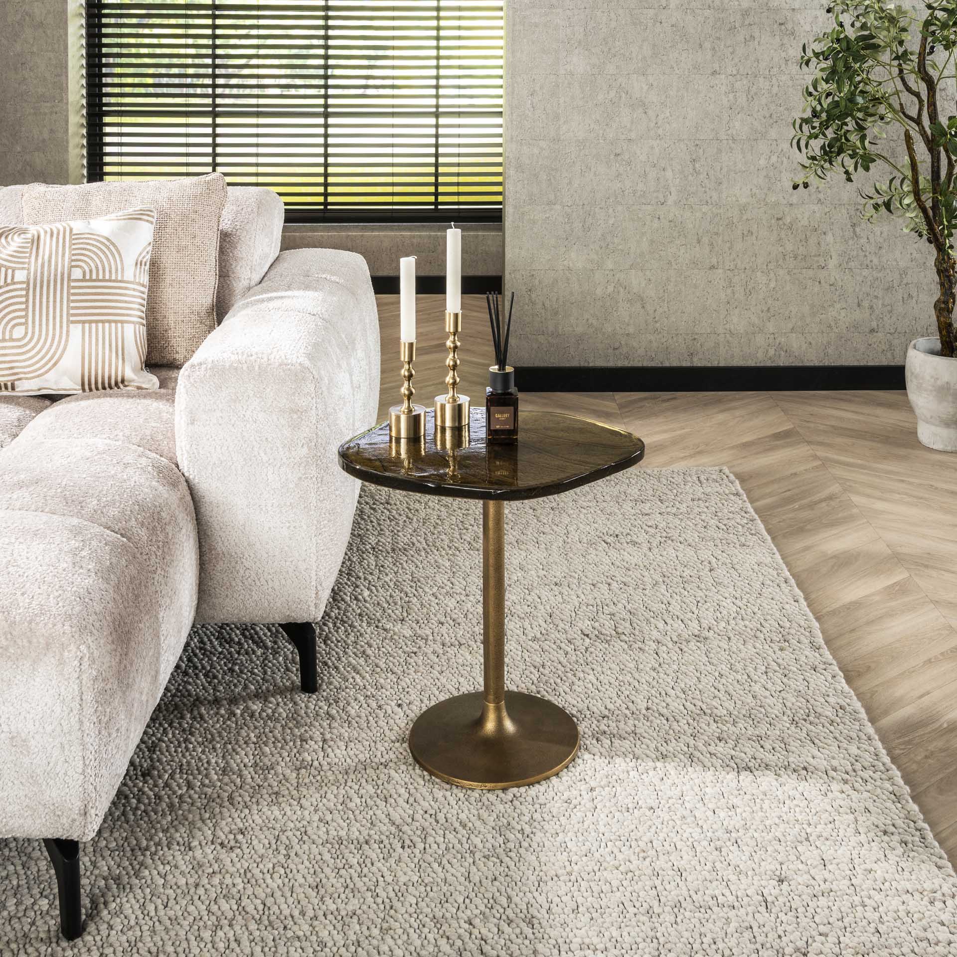 Goldener Beistelltisch Eclipse S von lefurn.de mit modernem Design und kompakter Form, ideal für Wohnzimmer.