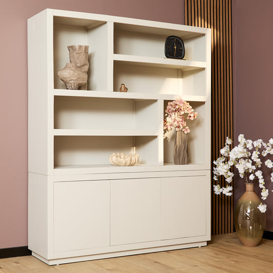 Buffetschrank Brussel in Sand von lefurn.de, eleganter Stauraum mit Holzoptik und modernen Design, sichtbare Oberfläche und Griffe.