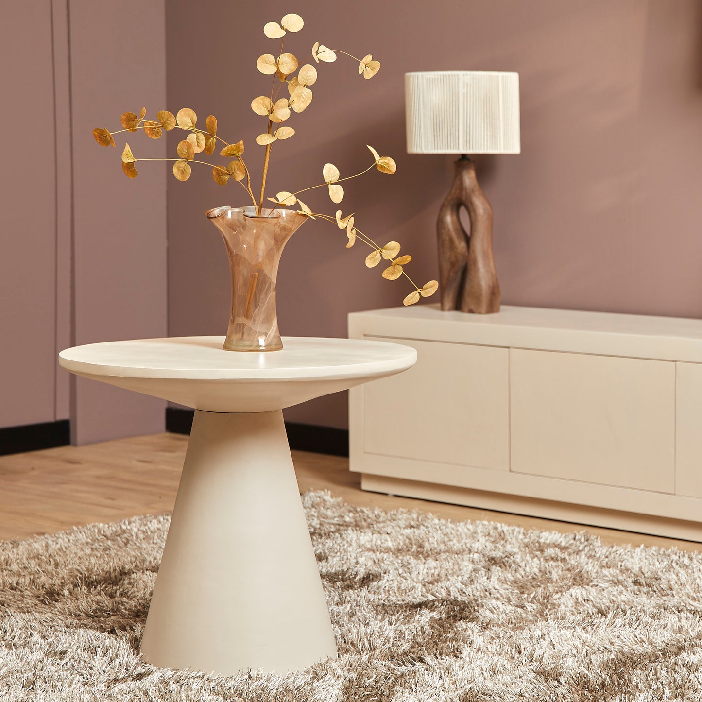 Heller Couchtisch Bellis 60 aus Holz mit modernem Design, ideal für Wohnzimmer, von lefurn.de.