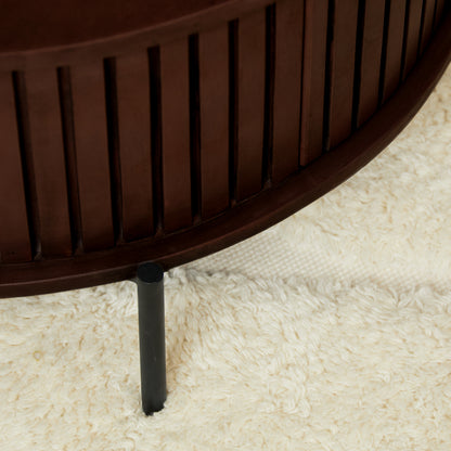 Brauner Couchtisch Madison von lefurn.de mit Holzoptik und modernem Design, Blick auf die elegante Tischplatte und Beine