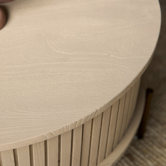 Moderner Couchtisch Madison Sand von lefurn.de mit hellem Holzdesign und glatter Oberfläche, perfekt für das Wohnzimmer.