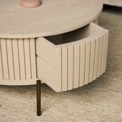 Moderner Couchtisch Madison Sand von lefurn.de mit rechteckiger Holzplatte und stabilen Beinen, stilvoll im Wohnzimmer.