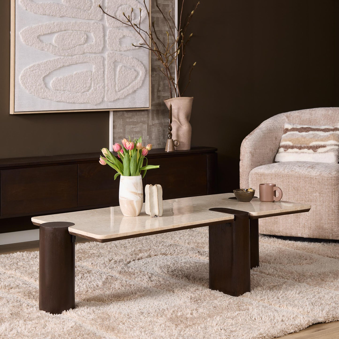 Couchtisch Maeve 128 von lefurn.de aus Holz mit modernem Design, glatte Oberfläche und stabile Beine, ideal für Wohnzimmer.