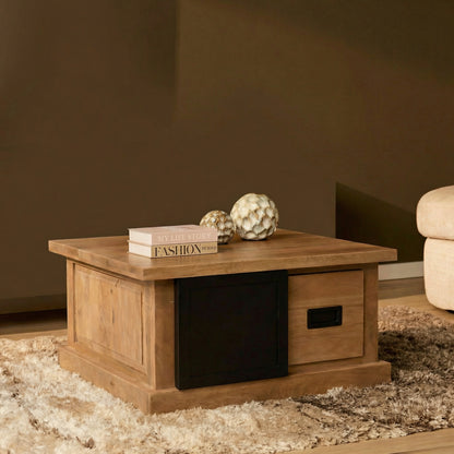 Moderner Couchtisch Noa von lefurn.de aus Holz mit geradlinigem Design und Ablagefläche in hellem Holzton.