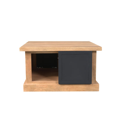 Moderner Couchtisch Noa von lefurn.de mit Holzoptik und quadratischer Form, auf hellem Wohnzimmerboden.