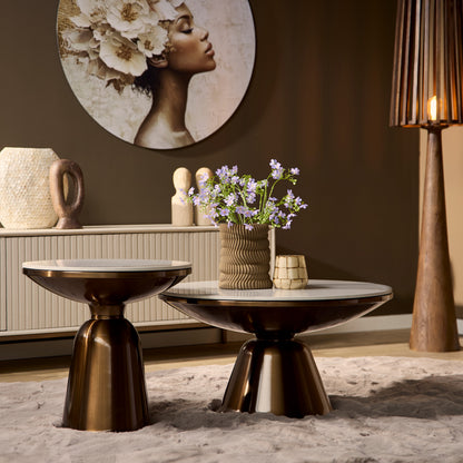 Couchtisch Set Alix von lefurn.de, modernes Möbelstück mit zwei eleganten, hellen Tischen für das Wohnzimmer.