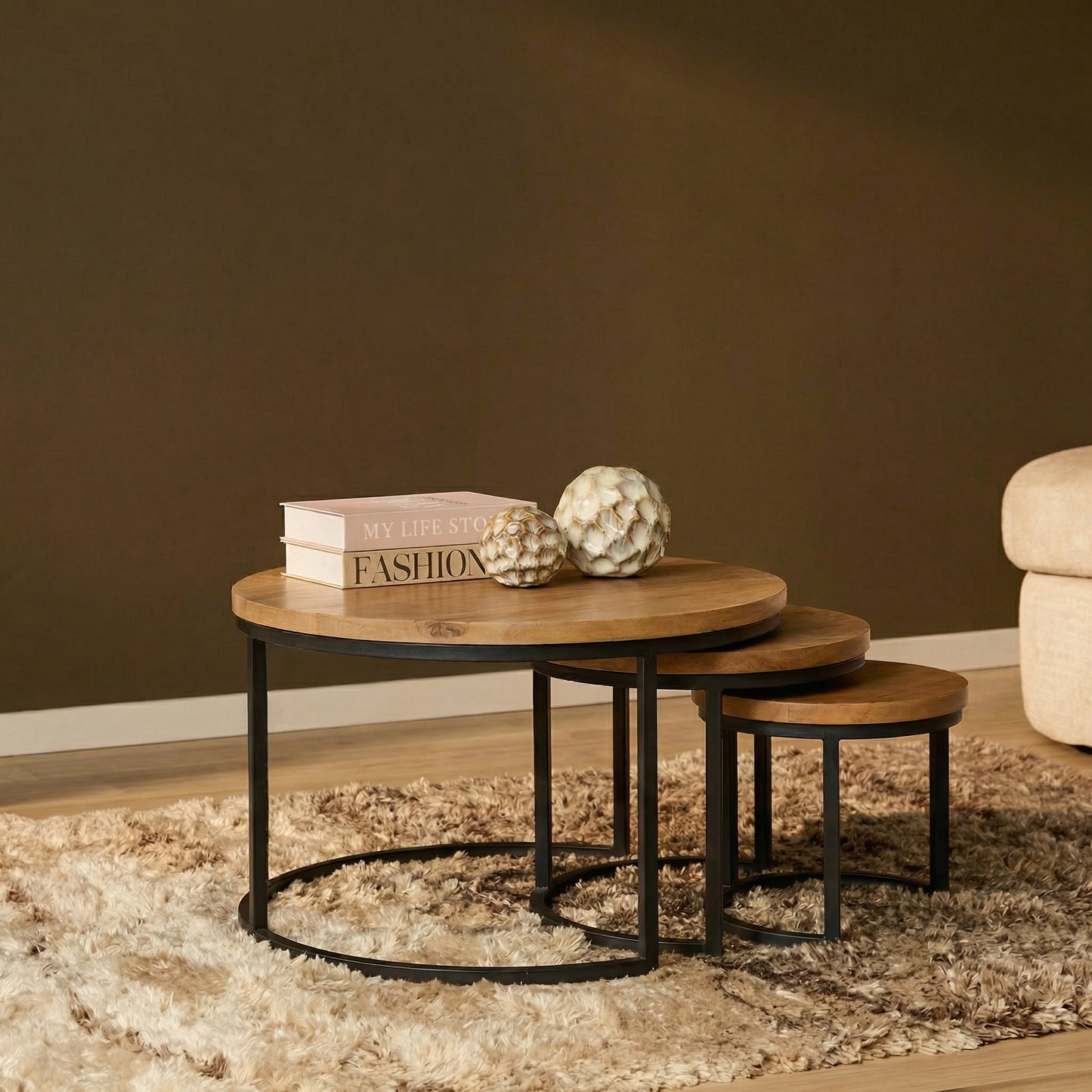 Moderner Couchtisch Dakota von lefurn.de, elegantes Set mit glatten Oberflächen und stabilem Design, perfekt für das Wohnzimmer.