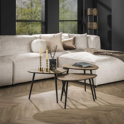 Metall-Tischset mit drei Couchtischen im Dreieck-Design, modernes Möbelstück von lefurn.de für Wohnzimmer.