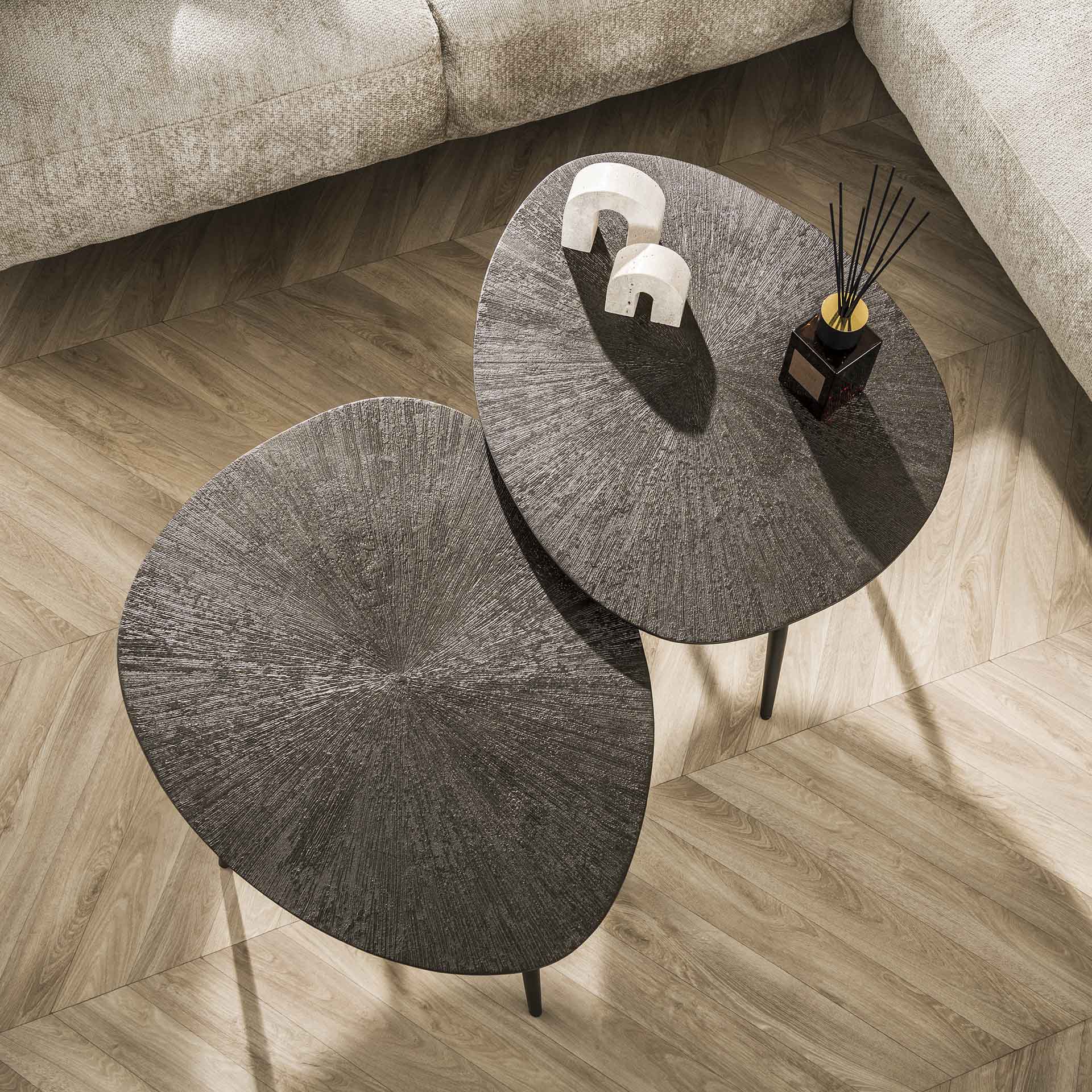 Elegantes Couchtisch-Set Ray Leaf von lefurn.de mit modernem Design und nachhaltiger Holzoptik, perfekt für das Wohnzimmer.