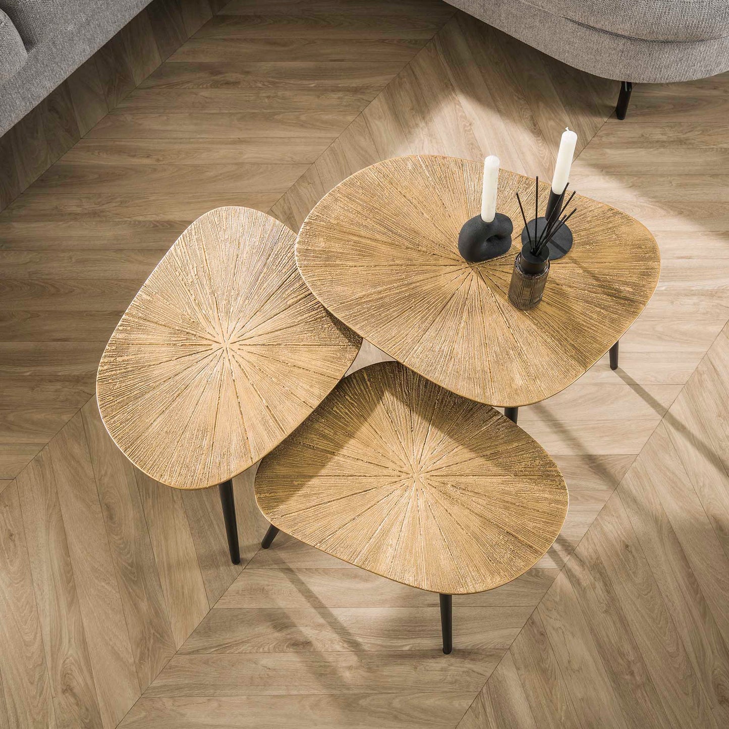 Viereckiger Couchtisch Set Ray von lefurn.de mit modernem Design und Holzoberfläche, ideal für Wohnzimmerdekoration.