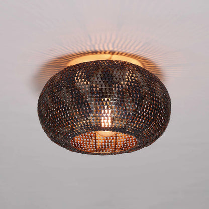 Deckenlampe Armor von lefurn.de, modernes Design mit metallischem Finish, ideal für Wohnzimmer oder Essbereich.