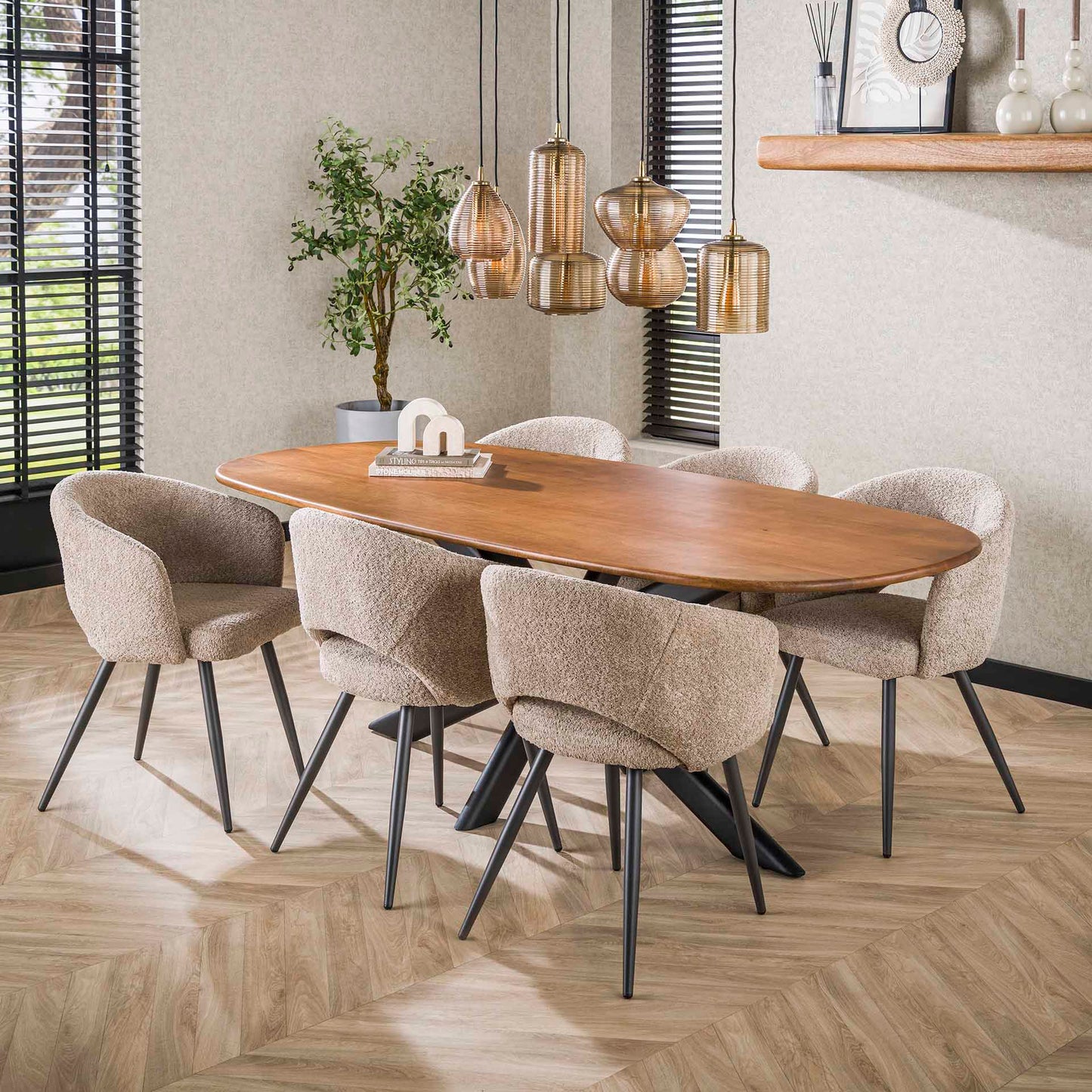 Großer Esstisch Cliff von lefurn.de mit 215 cm Länge, aus Holz gefertigt, moderne Esszimmereinrichtung, natürliche Holzmaserung sichtbar