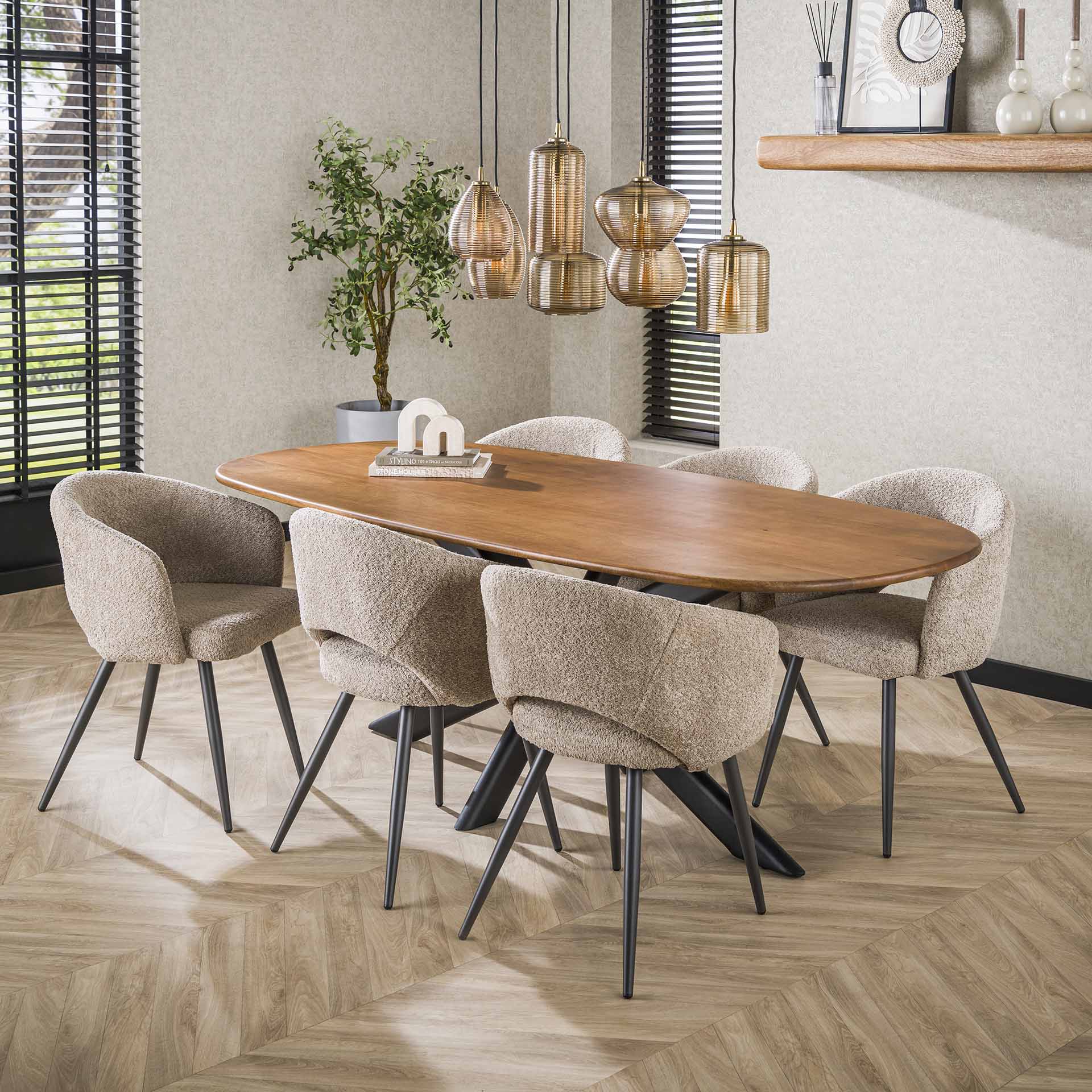 Großer Esstisch Cliff von lefurn.de mit 215 cm Länge, aus Holz gefertigt, moderne Esszimmereinrichtung, natürliche Holzmaserung sichtbar