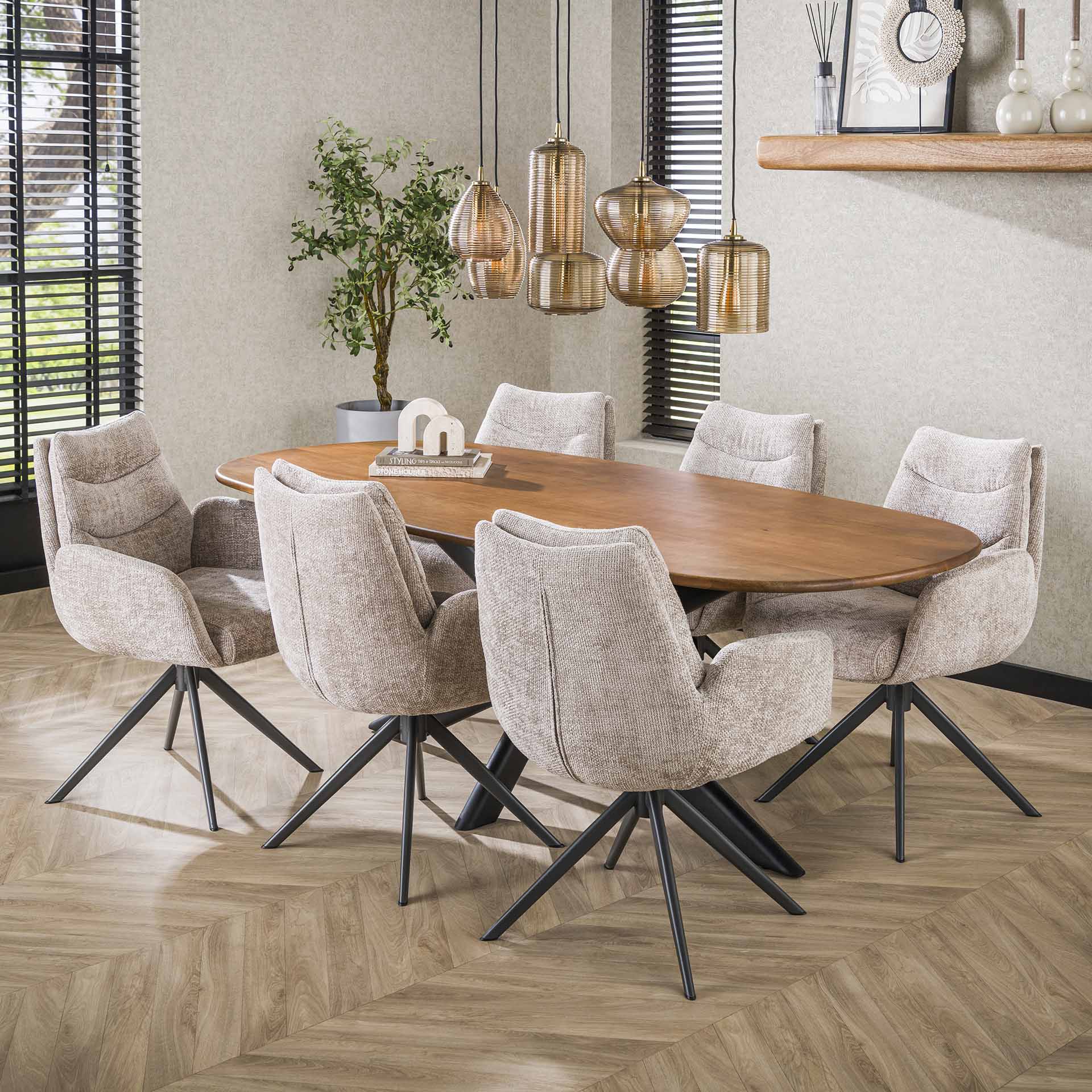 Großer Esstisch Cliff von lefurn.de mit 215 cm Länge, aus Holz mit modernem Design, perfekt für Esszimmer.