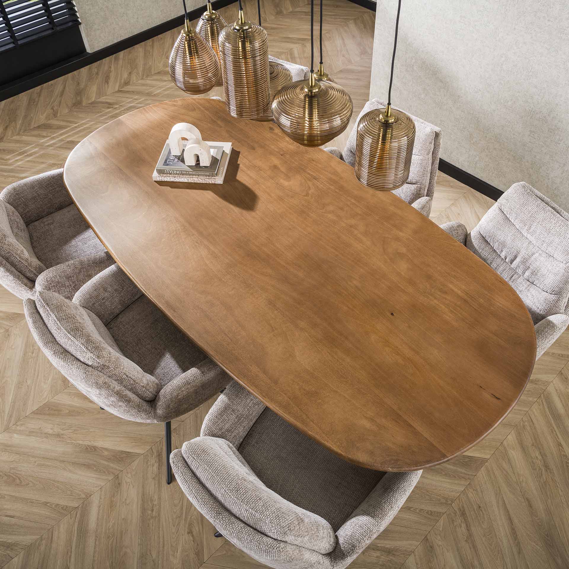 Großer Esstisch Cliff von lefurn.de mit 215 cm Länge, aus hochwertigem Holz, elegantes Design für moderne Esszimmer.