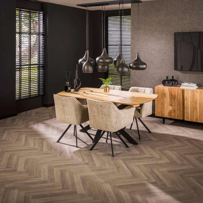 Ausziehbarer Esstisch von lefurn.de mit Holzoberfläche und erweiterten Platten für flexible Esszimmergestaltung.