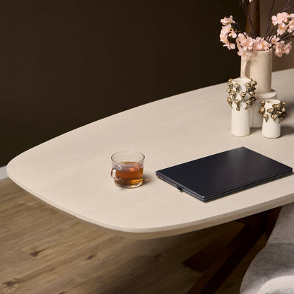 Vorgeschmack auf den Esstisch Madison Sand von lefurn.de, rechteckiger Esstisch mit Sandfarbenem Holzdesign.