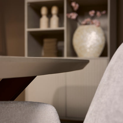 Eleganter Esstisch Madison in Sandfarben von lefurn.de, mit Holzoptik und modernem Design für den Essbereich.