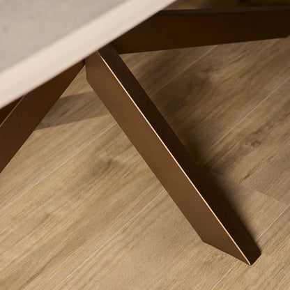 Moderner Esstisch Madison in Sandfarben von lefurn.de, mit stabilem Holzdesign und geräumiger Tischfläche für Mahlzeiten.