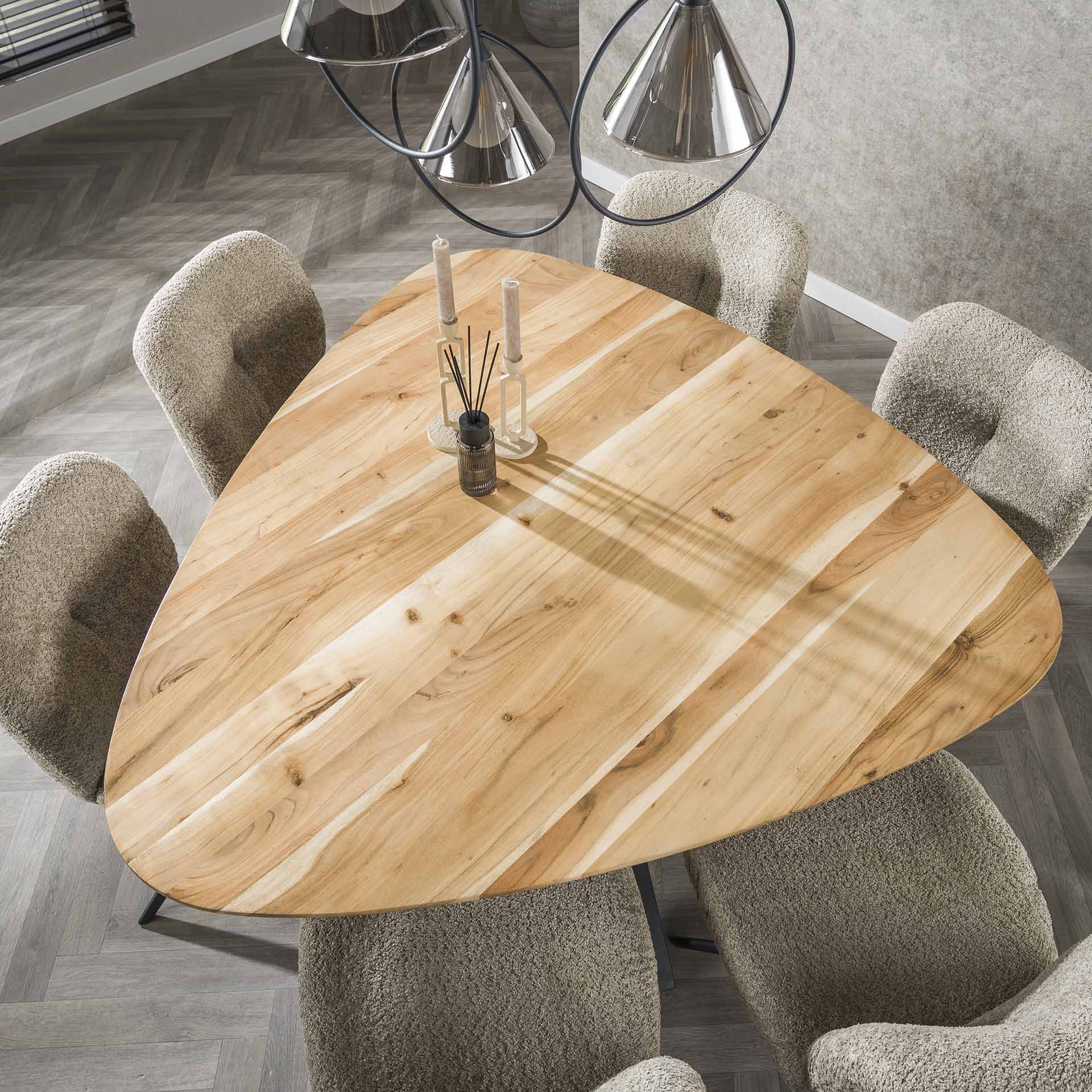 Runder Esstisch Triangle von lefurn.de aus Holz mit modernem Design, ideal für Esszimmer und Küchen.