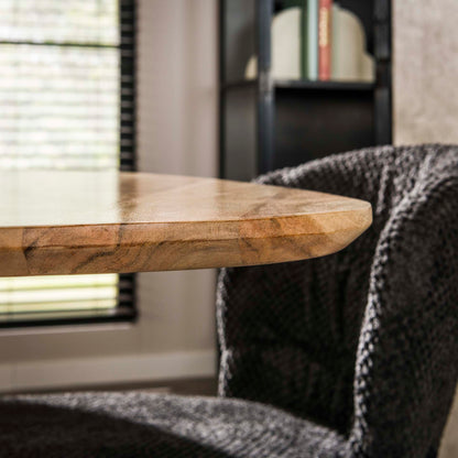 Moderner Esstisch Triangle von lefurn.de aus Holz mit rechteckiger Tischplatte und stabilen Beinen, ideal für Esszimmer.