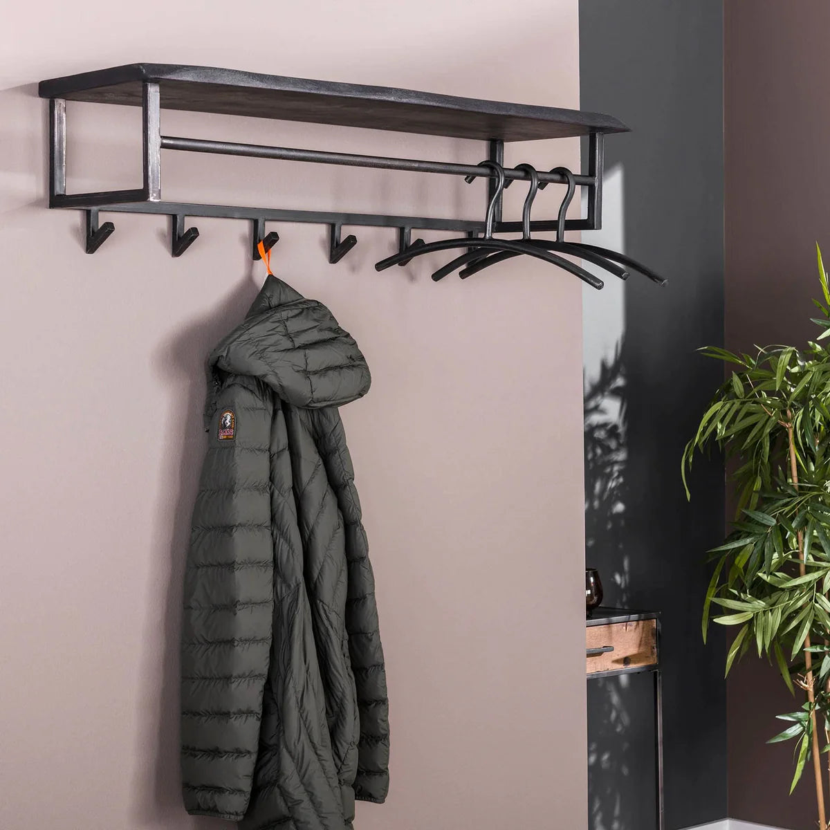 Moderne Gaderobe Yucon 6H von lefurn.de mit Haken und Stauraum, perfekt für Flur oder Eingangsbereich.