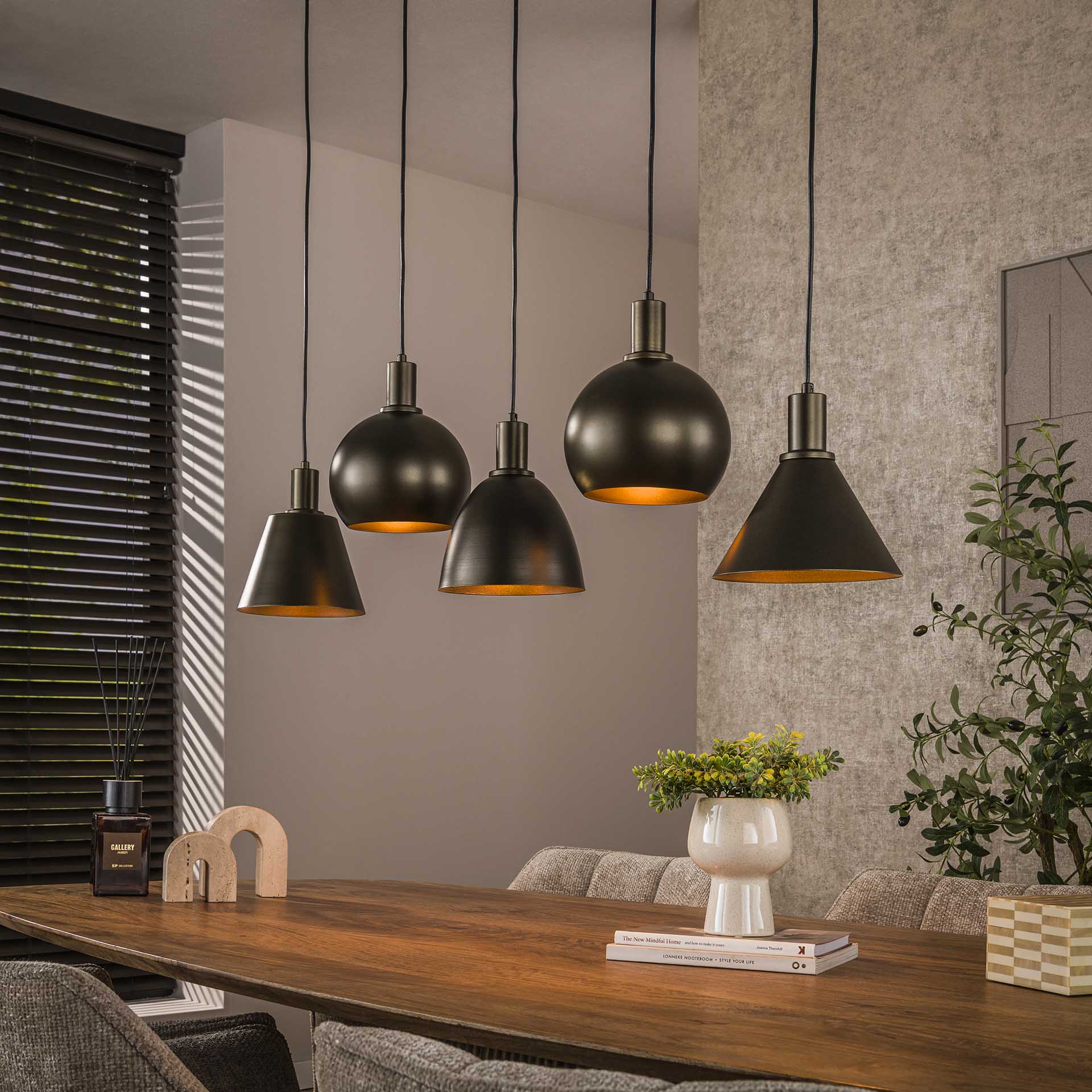 Moderne Metallo 5F Hängelampe von lefurn.de mit schwarzem Metallgestell und warmem Licht für stilvolle Raumbeleuchtung