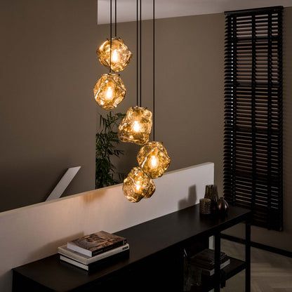 Hängelampe Rock 5L von lefurn.de mit schwarzem Metallgestell und warmem Licht, modernes Beleuchtungsdesign für Wohnräume