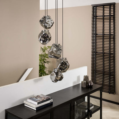 Moderne Hängelampe Rock 5L von lefurn.de mit schwarzem Metallgestell und warmem Licht für stilvolle Beleuchtung im Raum
