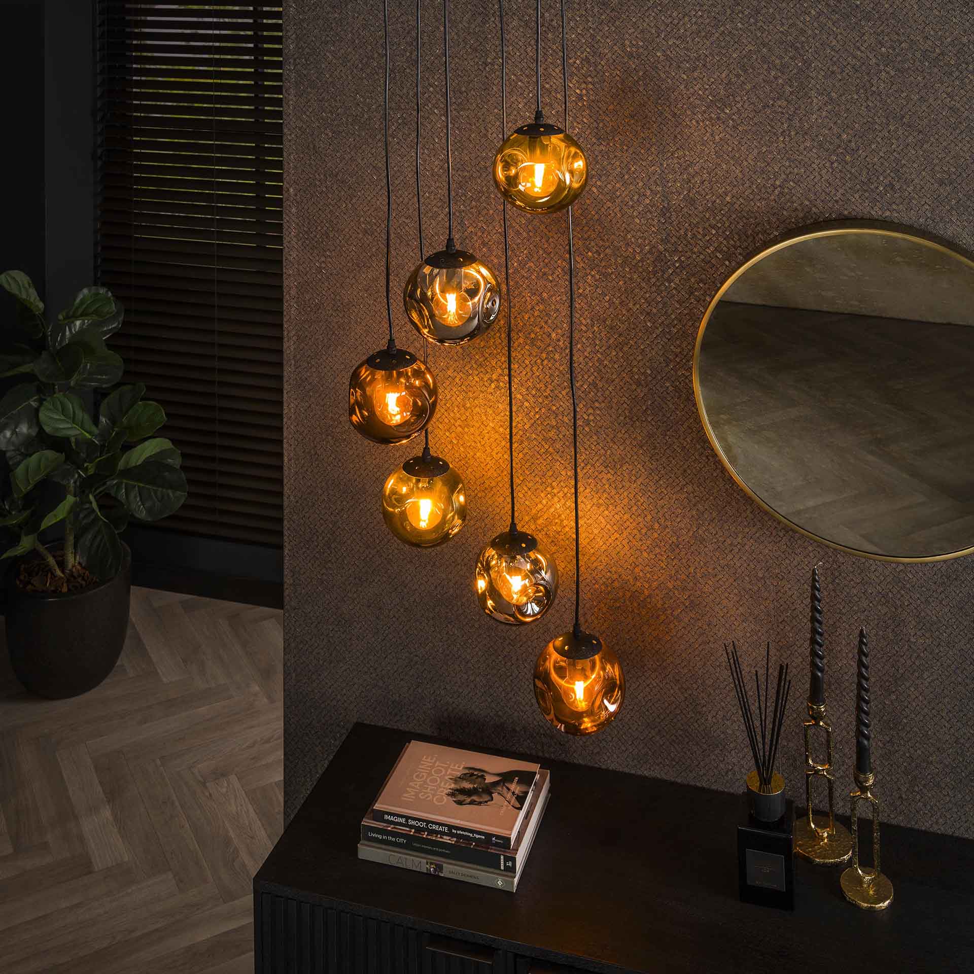 Moderne Hängelampe Stellar 2 von lefurn.de mit eleganten, schlichten Design und strukturierter Lampenschirm.