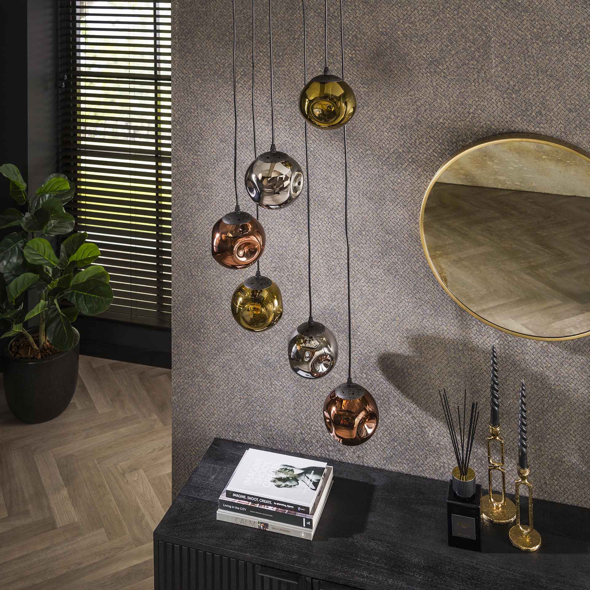 Hängelampe Stellar 2 von lefurn.de mit modernem Design und schwarzem Metallrahmen, ideal für Wohnzimmer oder Essbereich